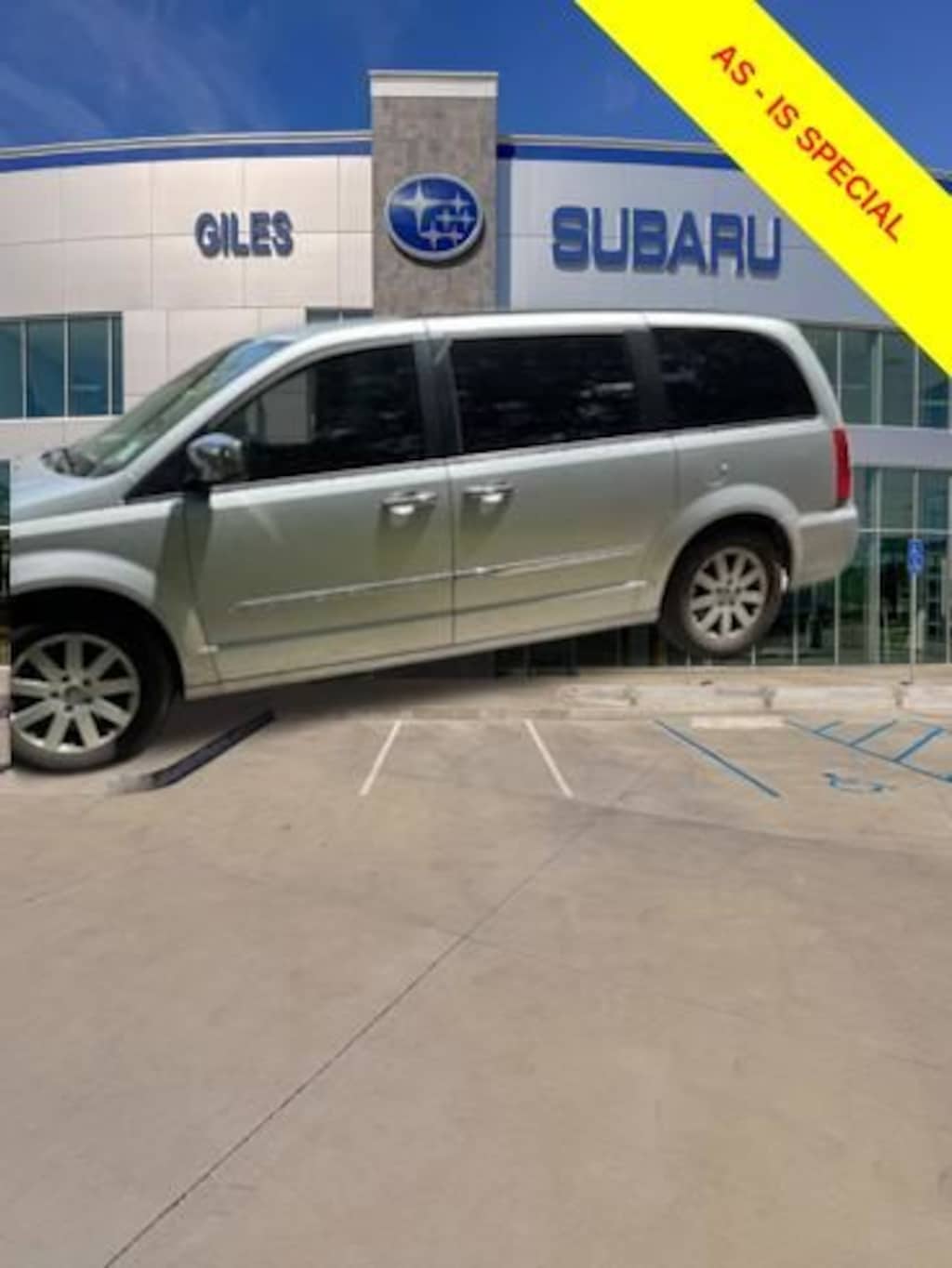 Used 2012 Chrysler Town & Country Touring-L Minivan/Van