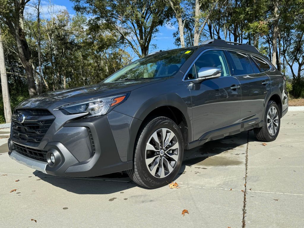 2025 Subaru Outback Touring's photo