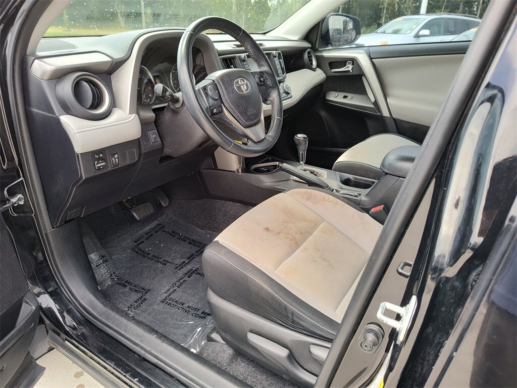 2016 Toyota RAV4 XLE photo 2