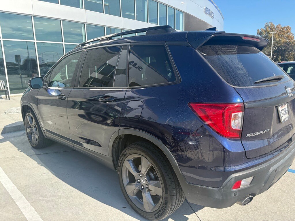 2021 Honda Passport Touring photo 3