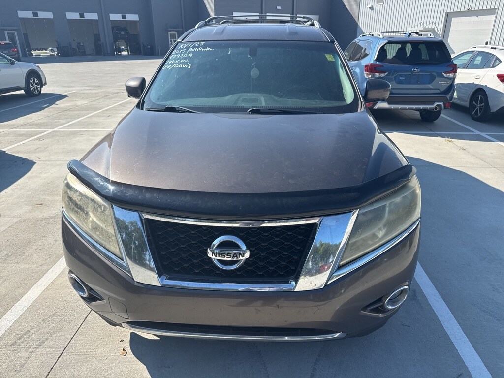 2015 Nissan Pathfinder SL photo 2