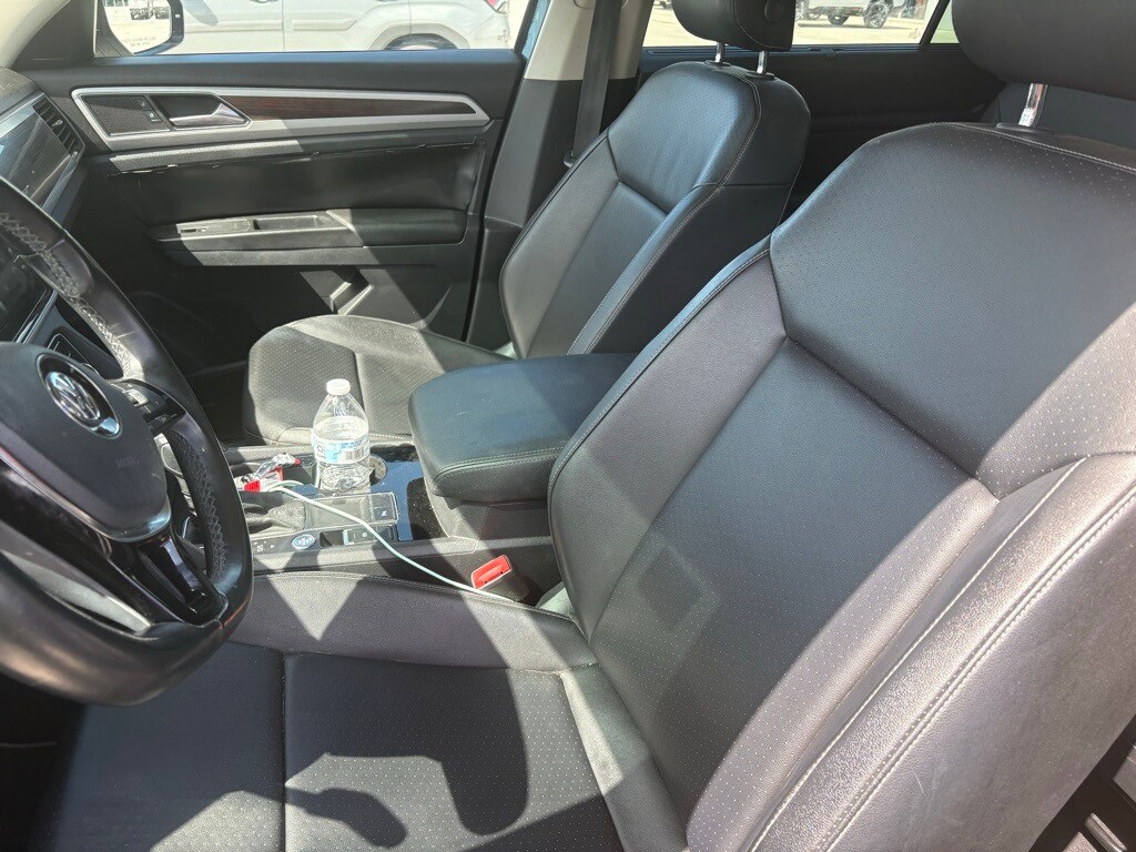 2018 Volkswagen Atlas SEL photo 2