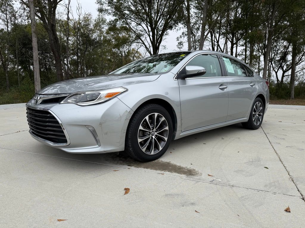 2016 Toyota Avalon XLE's photo