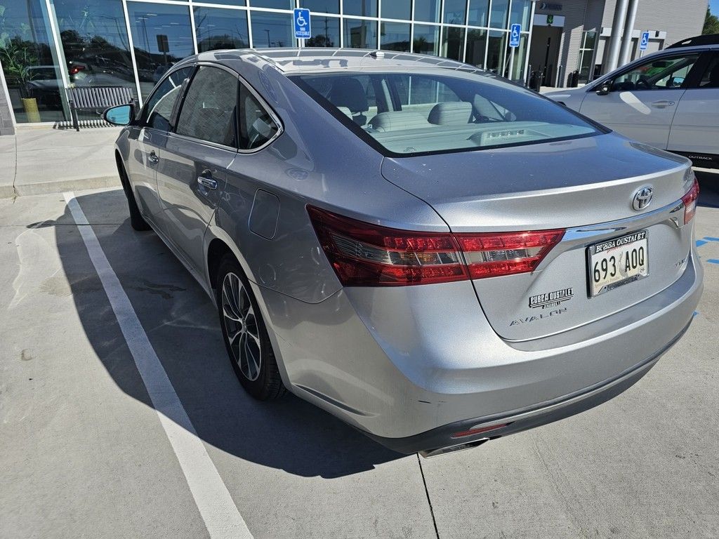 2016 Toyota Avalon XLE photo 2