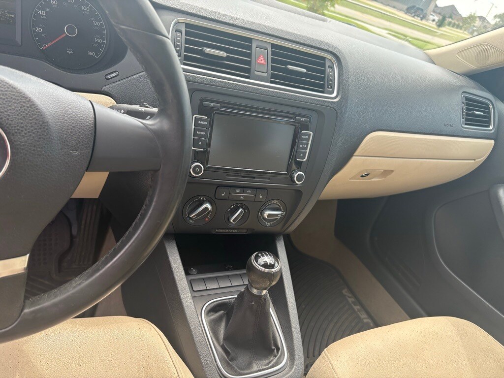 2011 Volkswagen Jetta 2.5L SE photo 3