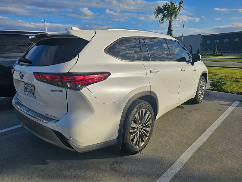 2020 Toyota Highlander Hybrid Platinum photo 2