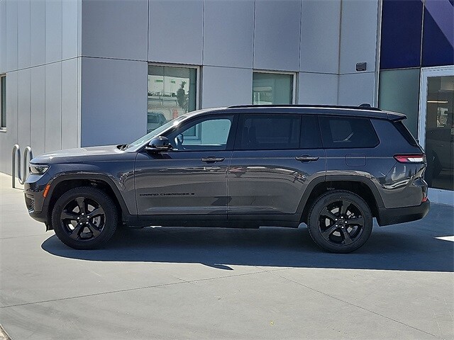 2023 Jeep Grand Cherokee Altitude photo 3