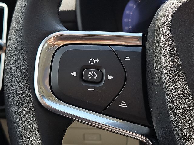2026 Volvo XC40 Plus - Photo 18