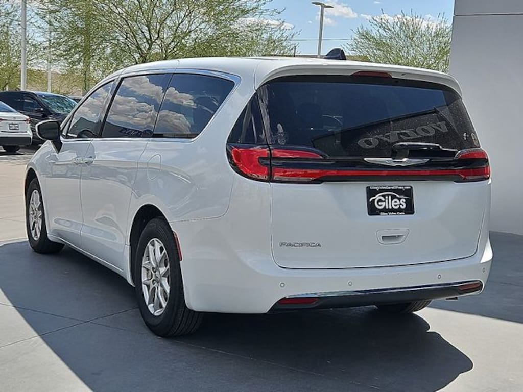 Used 2023 Chrysler Pacifica Touring L Van Passenger Van