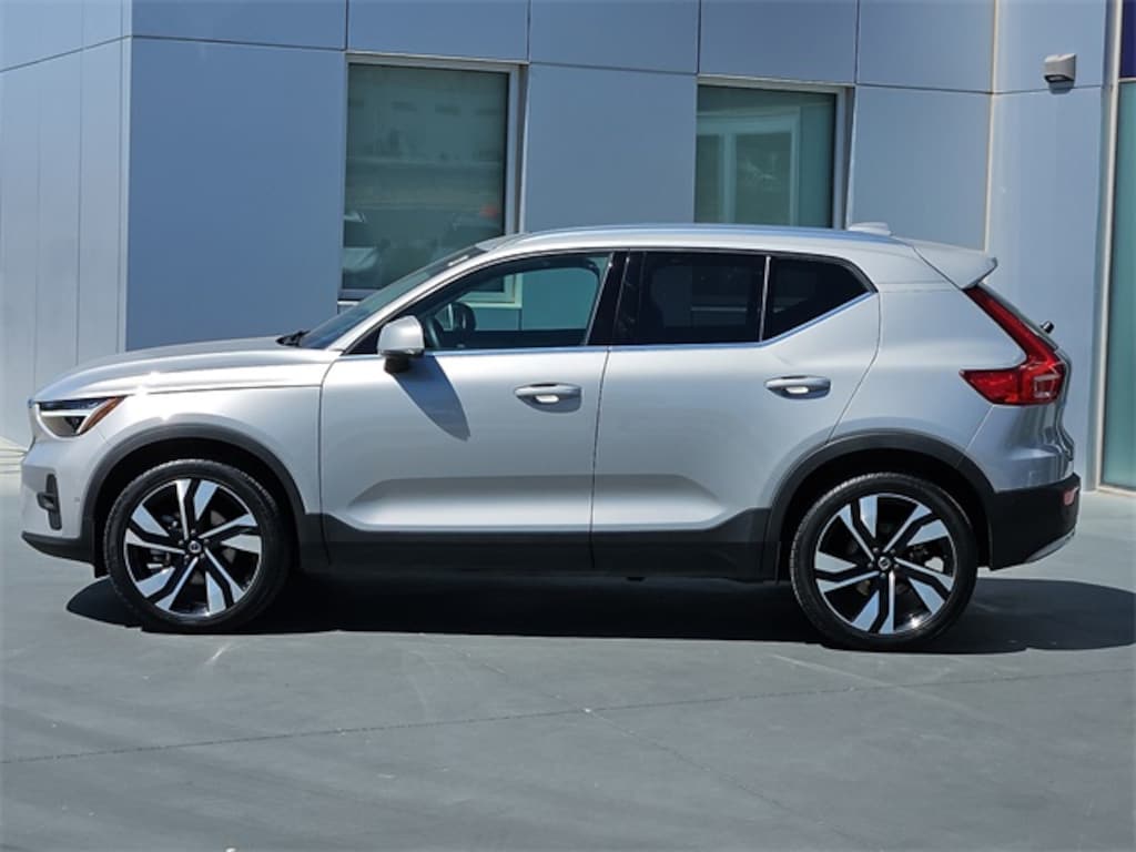 Used 2025 Volvo XC40 B5 Plus Bright Theme SUV