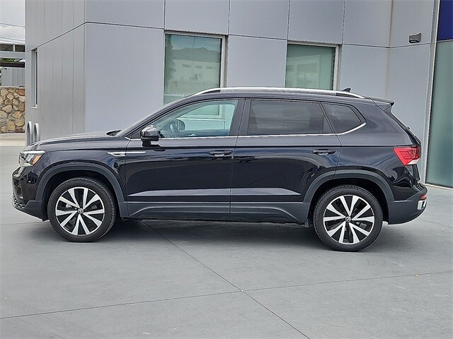 2024 Volkswagen Taos SE photo 2