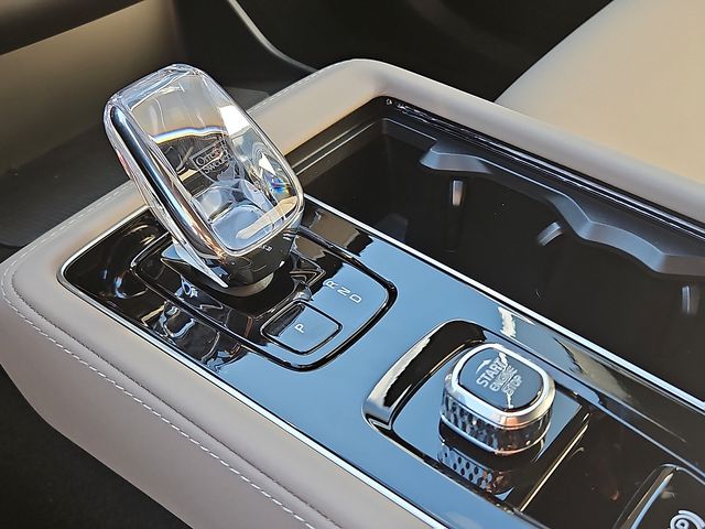 2026 Volvo XC90 Plus - Photo 27