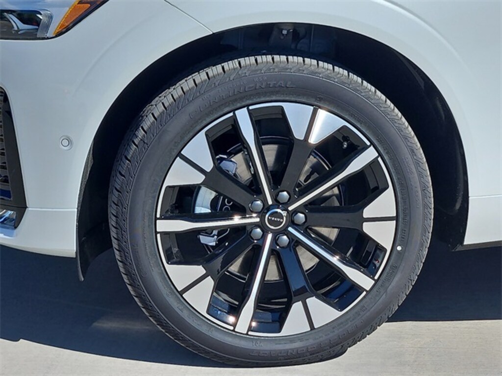 New 2026 Volvo XC60 B5 Plus SUV