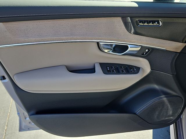 2026 Volvo XC90 Plus - Photo 16