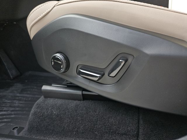 2026 Volvo XC90 Plus - Photo 18