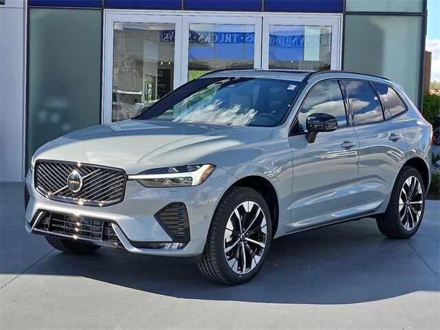 2026 Volvo XC60 B5 Plus photo 2