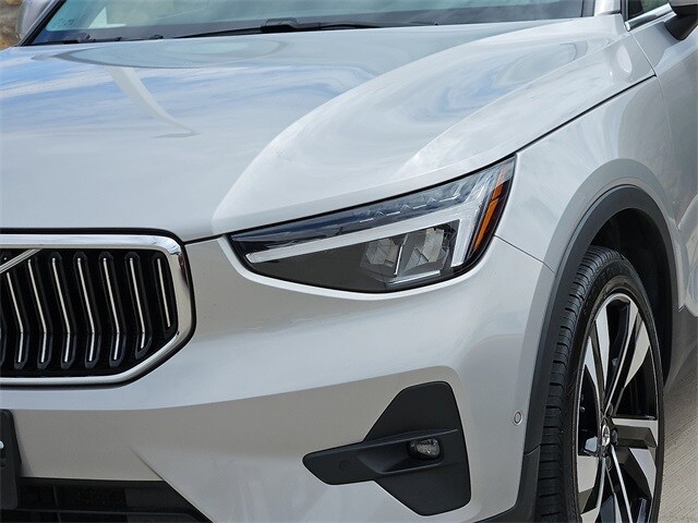 2025 Volvo XC40 Plus photo 3