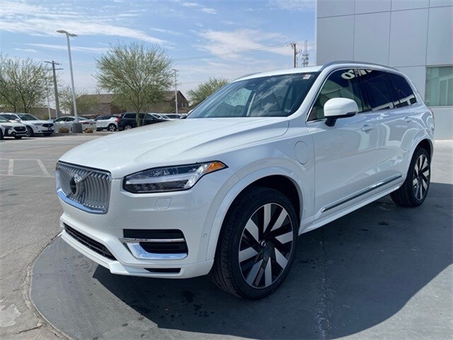 2025 Volvo XC90 T8 Plus photo 2