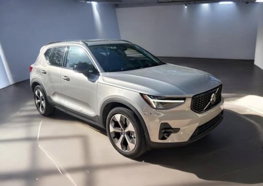 Used 2023 Volvo XC40 B5 AWD Plus Dark SUV
