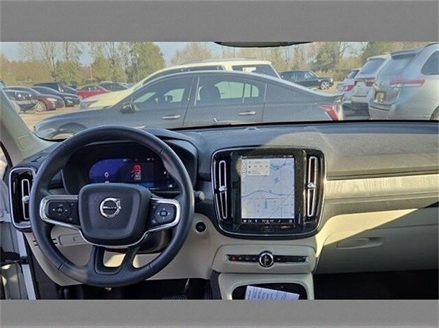 2023 Volvo XC40 AWD Plus photo 3