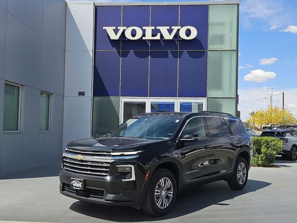 Used 2025 Chevrolet Traverse LT SUV