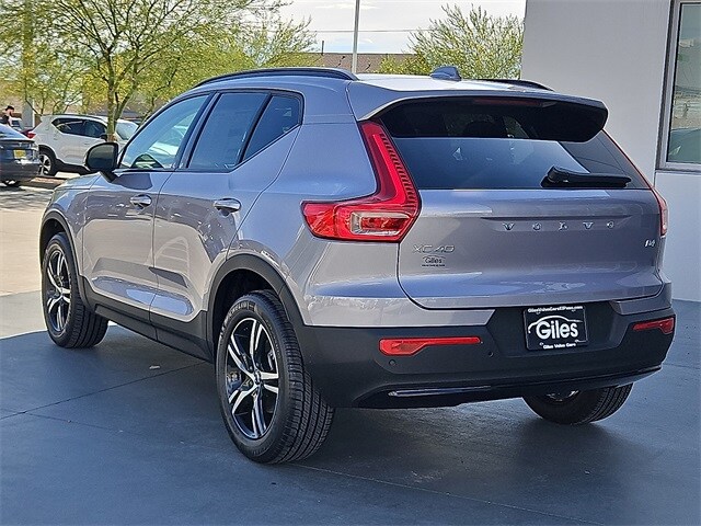 2026 Volvo XC40 Core photo 4