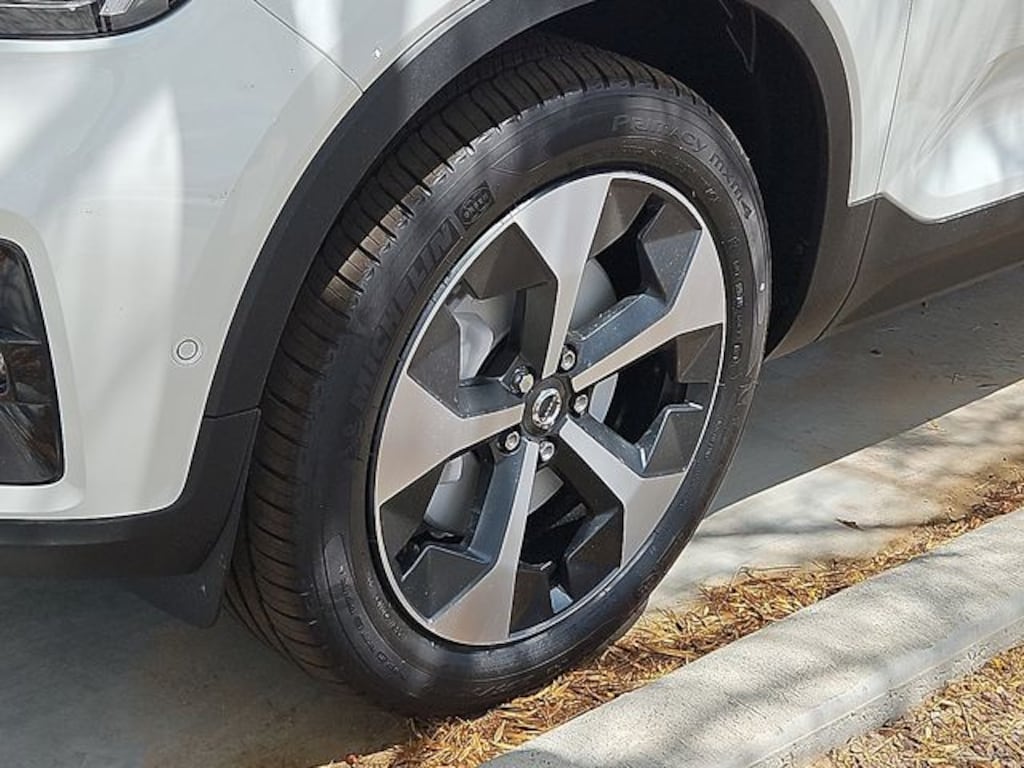 New 2026 Volvo XC40 B4 Plus SUV