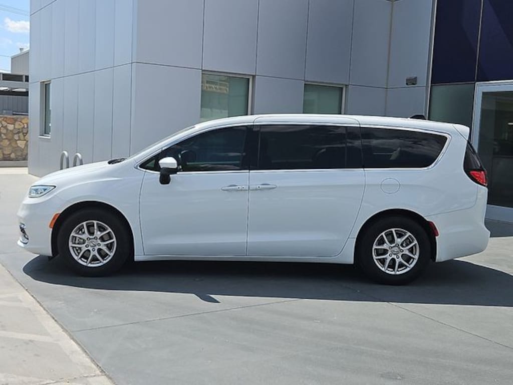 Used 2023 Chrysler Pacifica Touring L Van Passenger Van