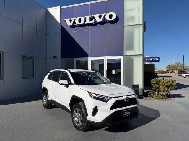 2024 Toyota RAV4 XLE's photo