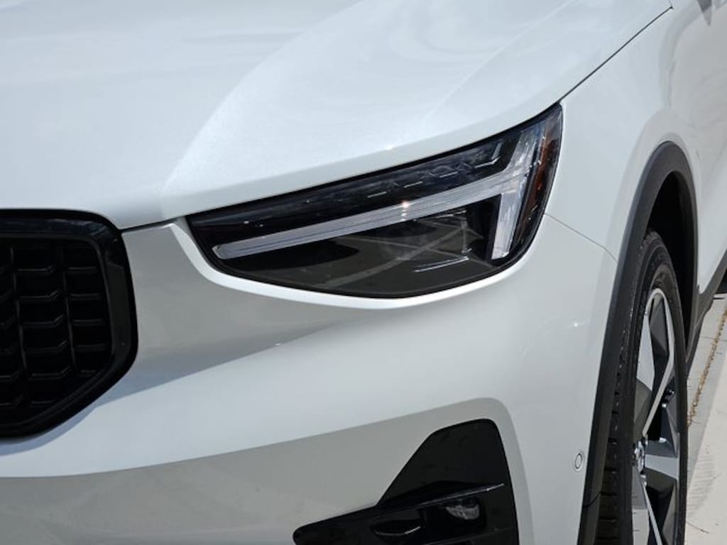 New 2026 Volvo XC40 B5 Plus SUV