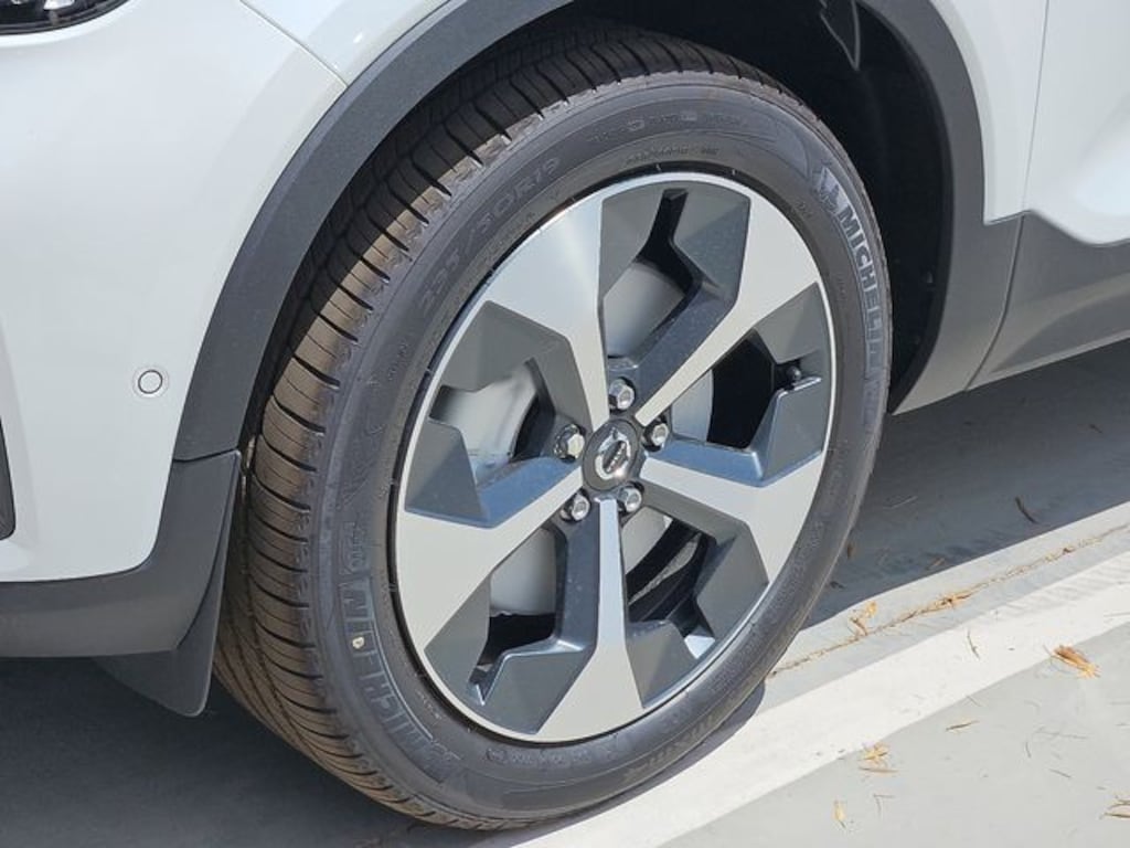 New 2026 Volvo XC40 B5 Plus SUV