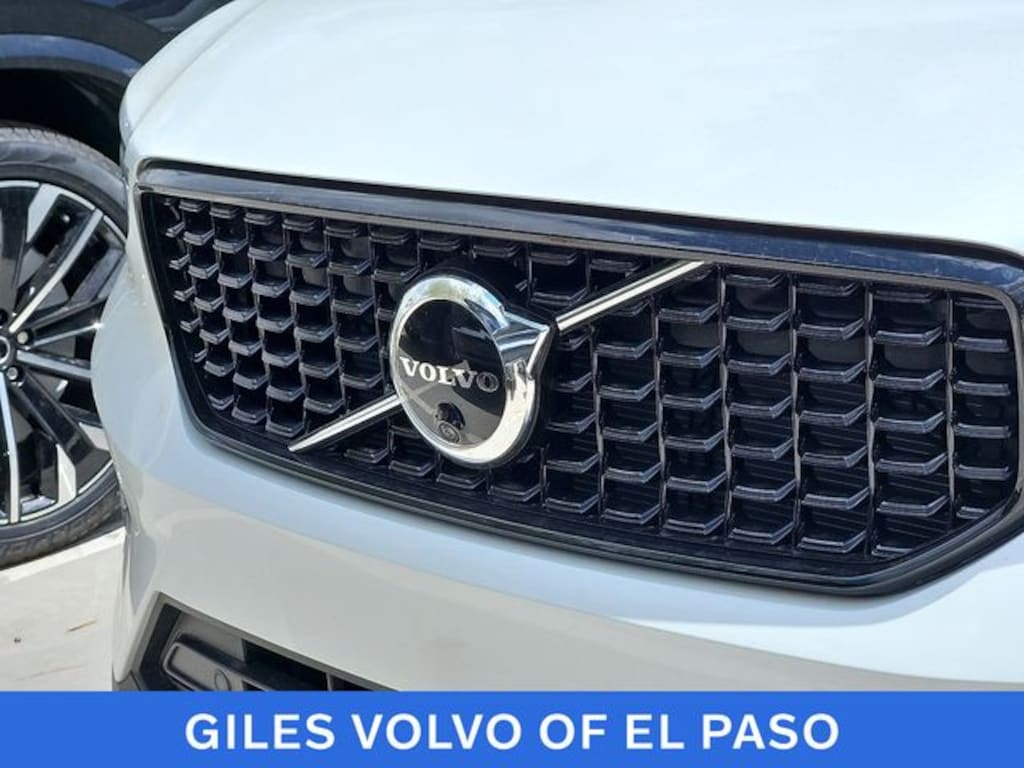 New 2026 Volvo XC40 B5 Plus SUV
