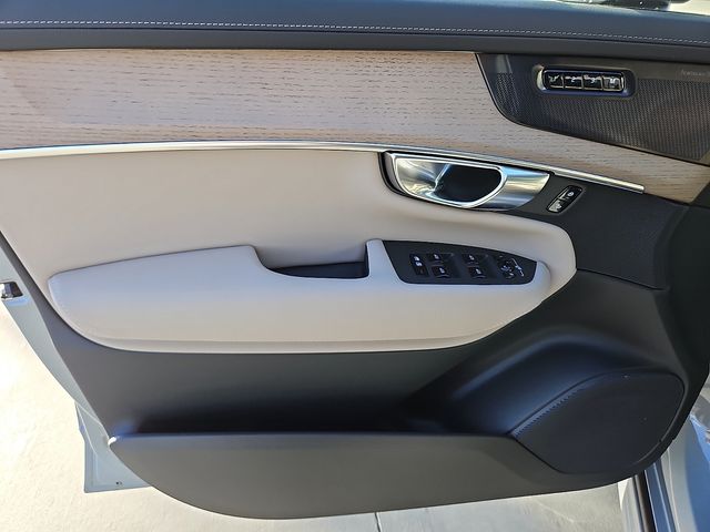 2026 Volvo XC90 Plus - Photo 16