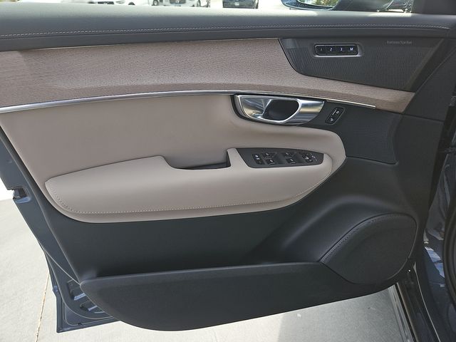 2026 Volvo XC90 Plus - Photo 16