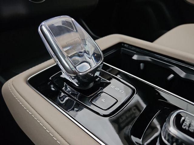 2026 Volvo XC90 Plus - Photo 26