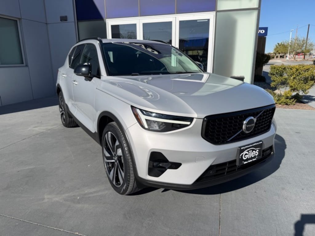 Used 2023 Volvo XC40 B5 AWD Plus Dark SUV