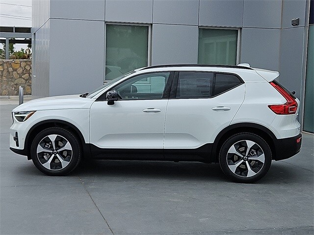 2025 Volvo XC40 Plus photo 3