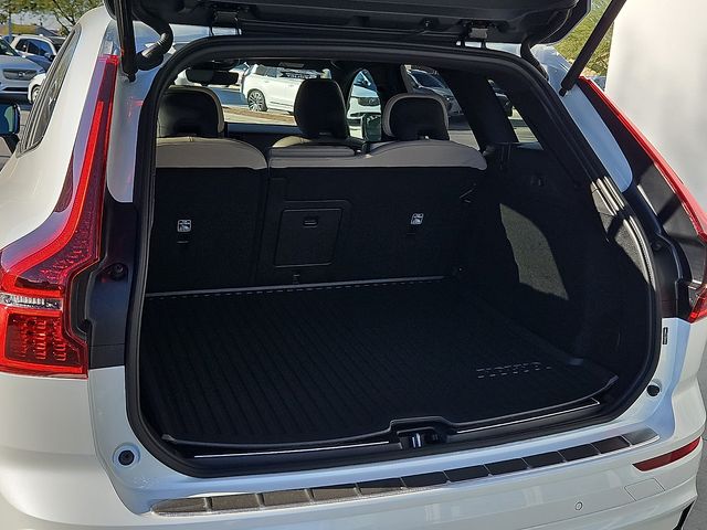2026 Volvo XC60 Plus - Photo 13