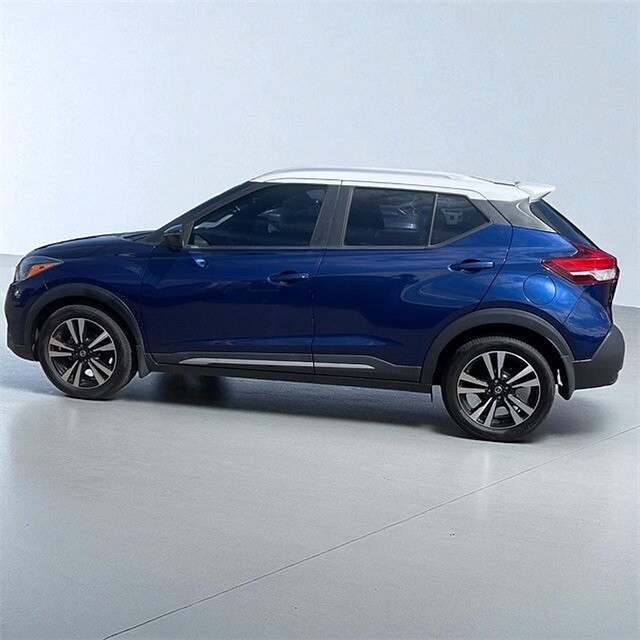 2019 Nissan Kicks SR photo 2