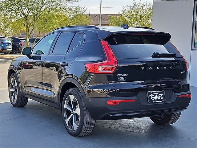 2025 Volvo XC40 Plus photo 4