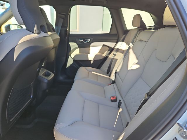 2026 Volvo XC60 Plus - Photo 14