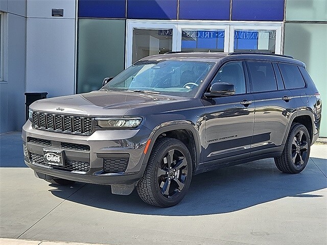 2023 Jeep Grand Cherokee Altitude photo 2