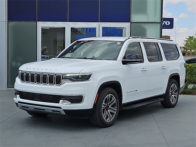 2023 Jeep Wagoneer L Series II photo 2