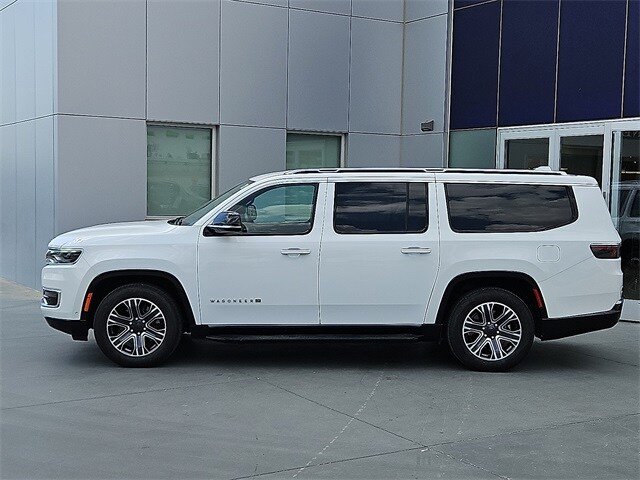 2023 Jeep Wagoneer L Series II photo 3