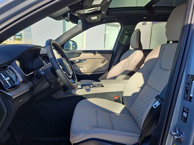 2026 Volvo XC90 Plus - Photo 17