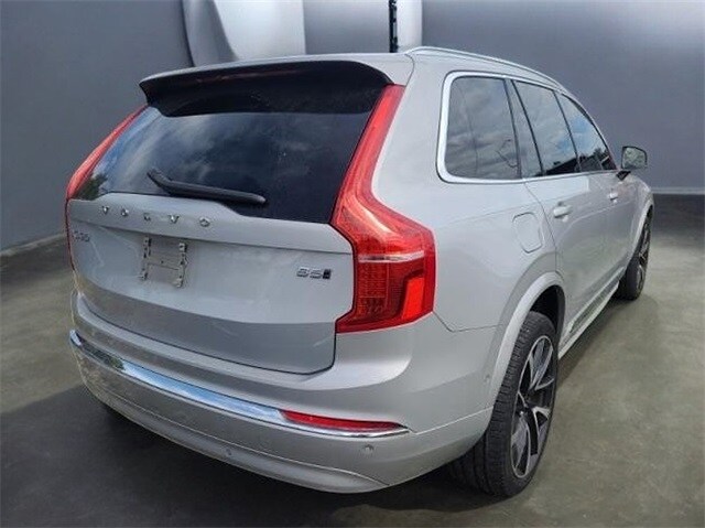 2023 Volvo XC90 B5 AWD Plus photo 2
