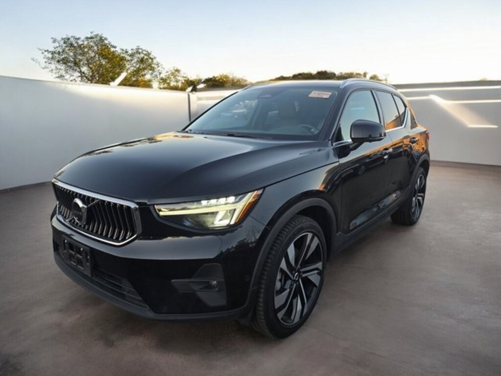 Used 2025 Volvo XC40 B5 Plus Bright Theme SUV