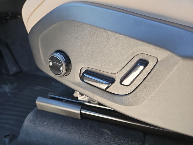 2026 Volvo XC90 Plus - Photo 18