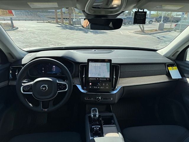 2025 Volvo XC90 Plus - Photo 28