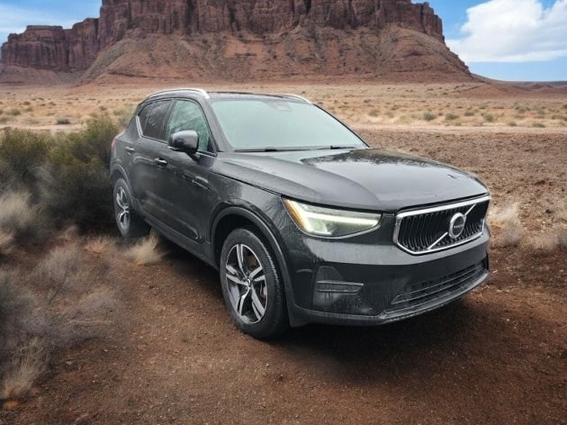 2023 Volvo XC40 Core's photo